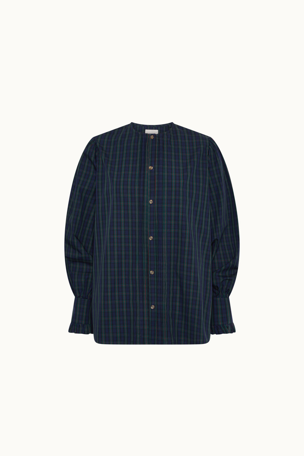 Modelo con camisa Marielle cuadros azul, estilo elegante sofisticado
