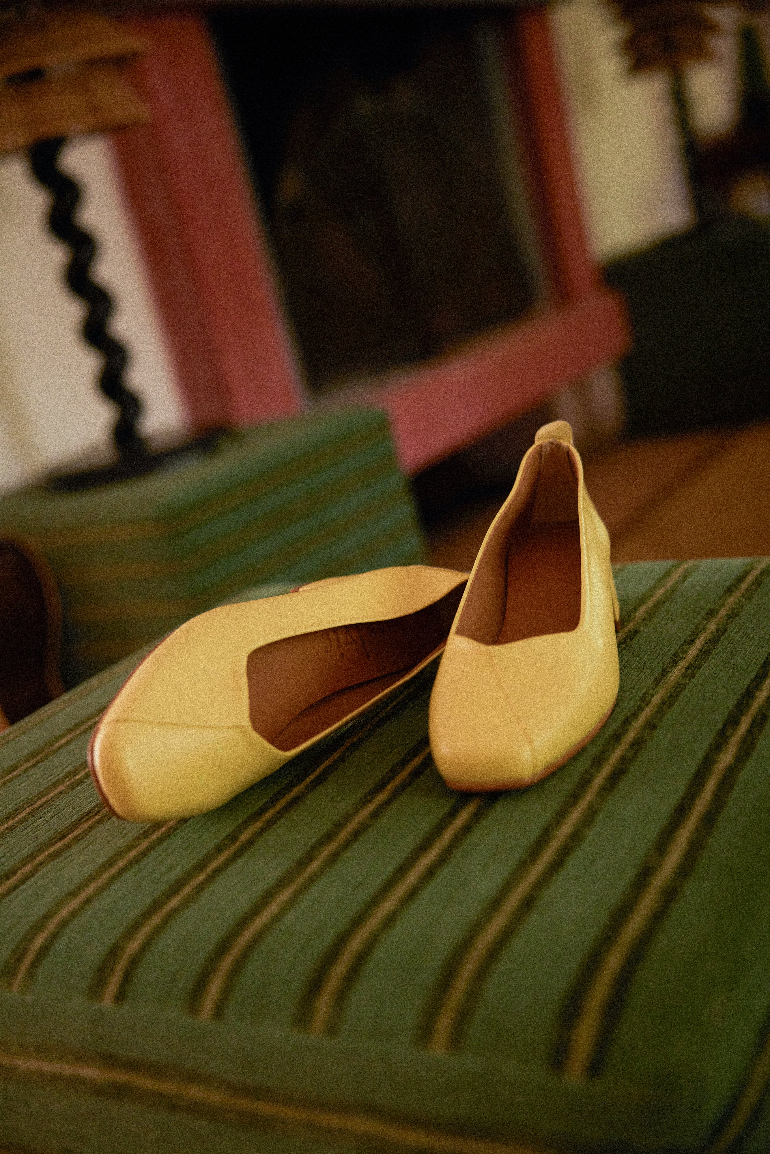 Elodie Yellow Flat