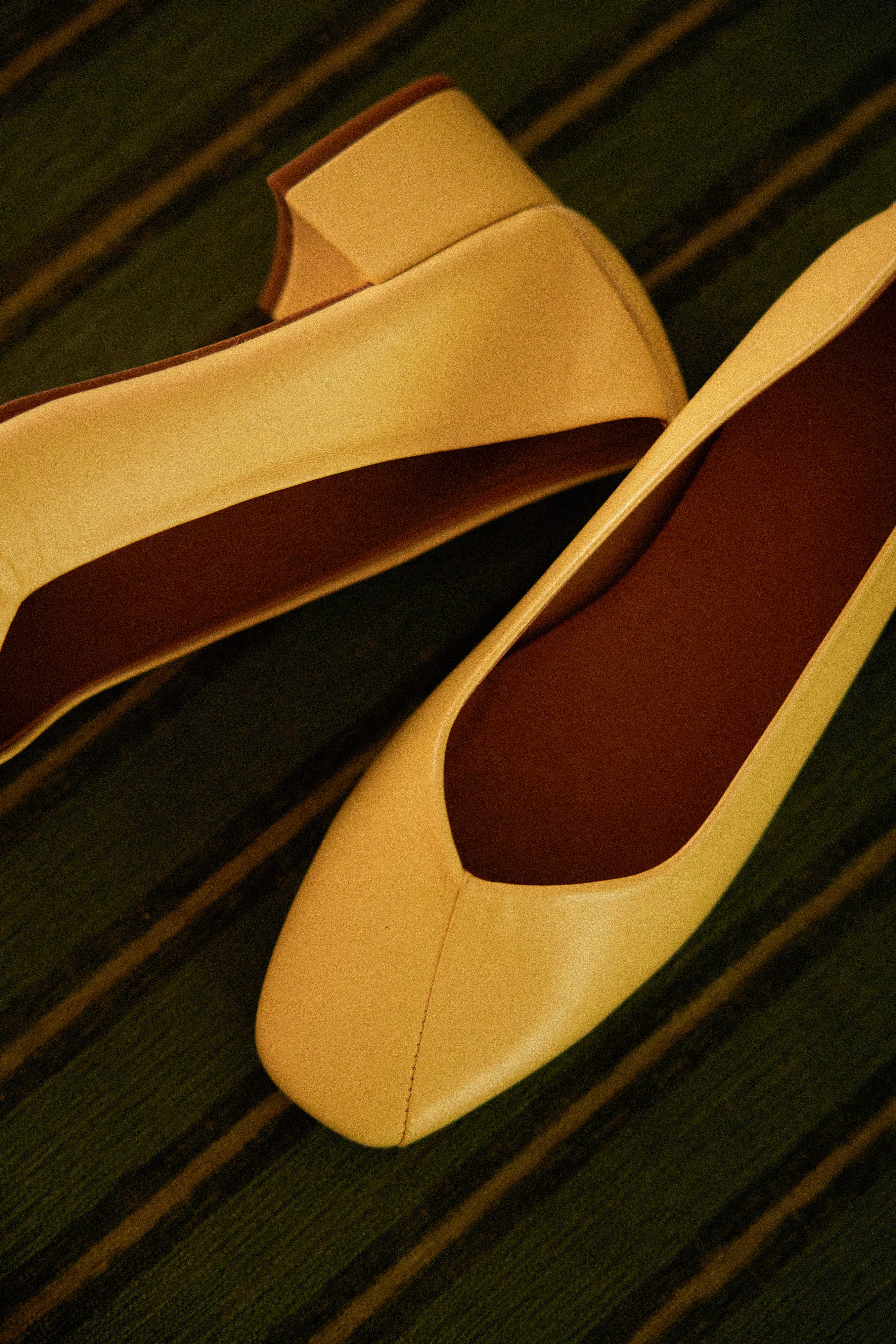 Elodie Yellow Flat