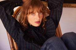 Camisa Marielle cuadros azul, detalle lazo y volante cuello romántico
